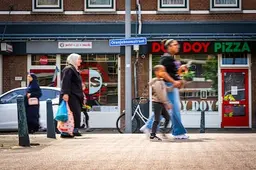 Een natte kelder, verzakte huizen en armoede: de pijnpunten van de meest vergeten straat van Rotterdam-Zuid