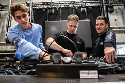 Geen telefoons maar fotohokjes en bierviltjes, Off The Radar verovert nu ook de Randstad: ‘Jongeren willen best zonder mobiel feesten’