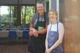 Tineke en Merel koken met Kantine Rotterdam op bijzondere plekken in de stad