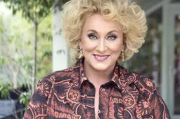 Karin Bloemen besluit theaterloopbaan met show vol nostalgie, maar ‘voor bijzondere optredens mogen ze me altijd bellen’