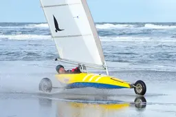 Zand, snelheid en tragedie: het lief en leed van Strandzeilvereniging Terschelling