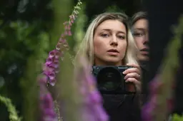 Daphne (28) uit Bakkeveen is oorlogsverslaggever in Oekraïne. ‘Plekken waar je je altijd veilig waande, zijn dat ineens niet meer’