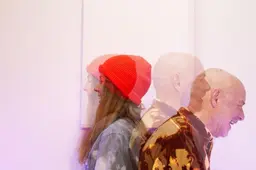 Brian Eno (77) over kunst, wat dat doet en waarom dat moet. ‘Kinderen leren door spel, volwassenen spelen door kunst’
