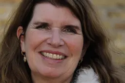 Redder in nood Renée Korbee zet op Ameland sterke kunstmanifestatie neer