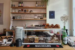 Koffiebar Knus in Dokkum kun je alleen omschrijven als ‘knus’. Past het eten en drinken daar ook bij?