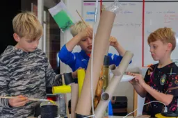 Herdenkingsjaar vergeten Watersnoodramp uit 1825 sluit af met expositie. Hoe kijken kinderen tegen de Tsjûkemar aan?