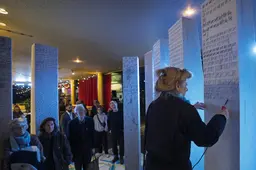 ‘Nomadisch monument’ voor burgerslachtoffers Gaza in De Harmonie in Leeuwarden. ‘Uit medemenselijkheid’