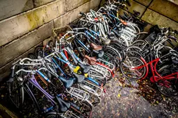 Waarom veel van de ruim 2500 verlaten fietsen in Friesland toch nog een tweede leven krijgen; maar niet allemaal