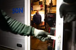 Timothy is verbaasd: gemeente Leeuwarden ‘breekt in’ bij zijn garage.  ‘Uw sleutel past niet meer’