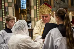 Gelukkige bruid Marian (45) uit Drachten belooft Jezus Christus eeuwige trouw en toewijding