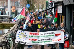 Solidariteitsdag met Palestijnen trekt in Leeuwarden minder demonstranten dan voorheen. ‘Aandacht moet niet verslappen’
