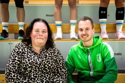 Actie weduwe en korfballers Drachten voor Odensehuis Dirk Baron. ‘Op jonge leeftijd overleden Omrop-presentator was echte clubman’
