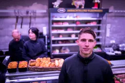 Meer dan 100 jaar oude slagerij Velstra in Leeuwarden blijft toch open: Lorenzo (25) neemt de zaak over