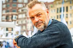 Tom Waes (57) keert terug als acteur in tv-serie ‘Badgast’, opgenomen op Terschelling. ‘Ik heb best wat tranen weggepinkt’