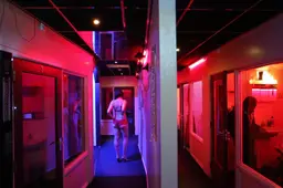 Wie rosse buurt Weaze schrapt, werkt illegale prostitutie in de hand | LC commentaar
