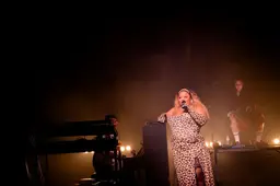 Sarah Janneh werkt in ‘Brabo Leone’ een lange zoektocht op schitterende wijze uit | recensie ★★★★★