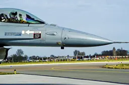 F-16 vanaf Vliehors botste bijna tegen burgervliegtuigje: ‘maatregelen nodig’, zegt Onderzoeksraad