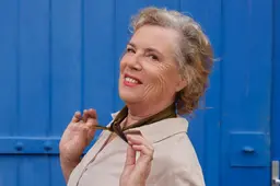 Actrice Raymonde de Kuyper (70): ‘Pensioen? Nee, daar doe ik niet aan. Ik vind wat ik doe nog zó fijn’