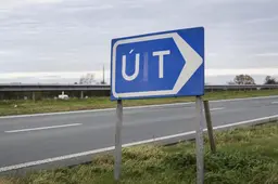 Friestalig vandalisme langs de Sintrale As (N356): geen ‘uit’ maar ‘út’