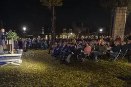 Herdenking Kristallnacht in Leeuwarden verloopt rustig, journalist Frits Barend boos op Concertgebouw
