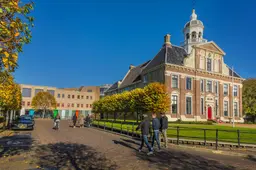 Heerenveen wil nieuw gemeentehuis in centrum. Crackstate blijft wel als bestuurshuis: ‘Moet wat gebeuren’