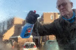 Zo zijn de ramen van jouw auto snel ontdooid, maar doe dít vooral niet