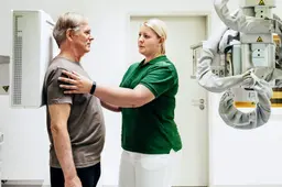 Strijd tussen verzekeraars om zorgpremie barst los. ’Je moet goed opletten, ook als je niet overstapt’