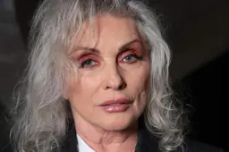 Blondie-zangeres Debbie Harry is 80, nog steeds prachtig en weet niet van ophouden. ‘Het waren wilde tijden, overal waren drugs’