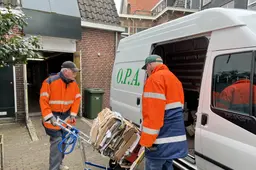 Oud papier levert tonnen op in Sneek: ‘Eigenlijk wordt OPA nu gerund als een bedrijf’