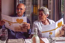 Briljanten paar geniet van rust in Burgum