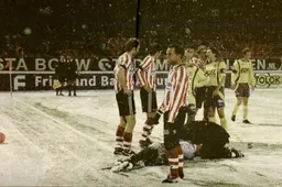 Toen Cambuur–Sparta gestaakt werd vanwege sneeuwballen. ‘Er zaten hele brokken ijs tussen’
