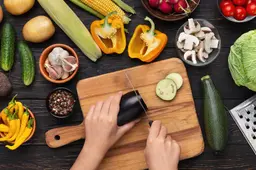 De aubergine verovert ons bord. Tv-kok Jigal schrijft een ode aan de vruchtgroente en gaat los met recepten