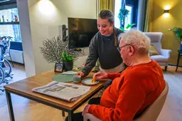 Praktijkschoolleerlingen van De Diken in Sneek proeven aan het werken in de zorg
