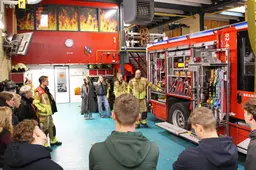 124 leerlingen uit Noordoost-Friesland en Westerkwartier doen mee aan scholenbattle bij brandweer en zorgorganisaties