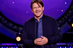Kroegleven en rock-‘n-rollbestaan passé voor Johnny de Mol. ‘Liever sta ik zaterdagochtend fit op het veld met het voetbalteam van mijn zoontje’