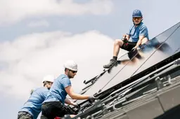 Nieuw kabinet, maak zonnepanelen weer lonend voor gezinnen: belangrijk voor energietransitie | LC commentaar
