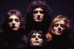 Zonder de gong van Queen kunnen we het jaar niet uitluiden. Zes redenen waarom ‘Bohemian Rhapsody’ zo bijzonder is