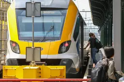 Treinen van en naar Noord-Nederland verstoord door poging koperdiefstal. ‘Reizigers van en naar Noorden moeten rekening houden met bak extra tijd’