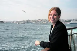Op vakantie legde berichten uit Iran een knoop in mijn maag | Column Ingrid Woudwijk, onze vrouw in Istanbul