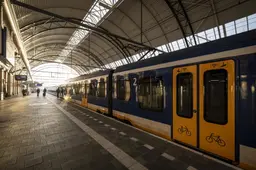 Maak de bussen en treinen echt openbaar | opinie