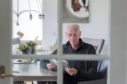 Longcovidpatiënt Hans Jansma (71) uit IJlst herstelt dankzij  ‘resetten’ van zijn brein