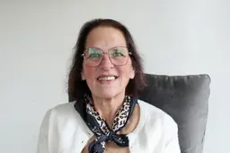 Aukje (60) uit Oudega weegt 72 kilo minder door mini gastric bypass. ‘Ik bin in emoasje-iter’