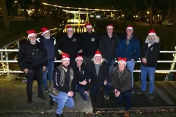 Motorclub Black Eagle hangt elk jaar Zwartemeer vol met kerstversiering. ‘Het verspreidt sfeer en saamhorigheid’