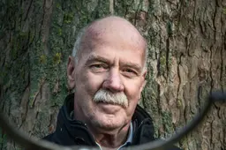 Peukenstrijder Evert (74) uit Groningen ziet sigaretten op straat toenemen. ‘In steegjes en bermen is het een dikke janboel’