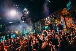 Achter de schermen van het Top 2000-café: in polonaise de tv-kroeg in