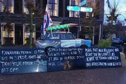 Dak-auto vuurwerkwinkel duikt op in Easterein: ‘We zagen pas vanmorgen dat-ie miste’