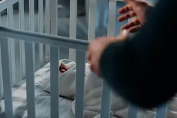 Man (45) uit azc Burgum krijgt 9 maanden cel voor ontvoeren van zijn 3 maanden oude baby uit UMCG in Groningen