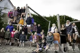Een week lang blote benen tonen voor het goede doel, leerlingen van De Brêge in Scharsterbrug doen het