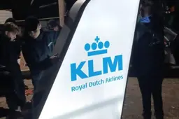 De Geitefok dit jaar zelf mikpunt van oudejaarsstunt, maar haalt óók KLM-bord naar Oldeberkoop
