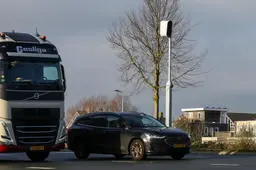 Nieuwe flitspaal in Leeuwarden gaat vrijdag aan: ‘Dit risicovolle gedrag moet veranderen’